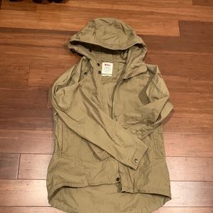Fjallraven rain jacket size Small